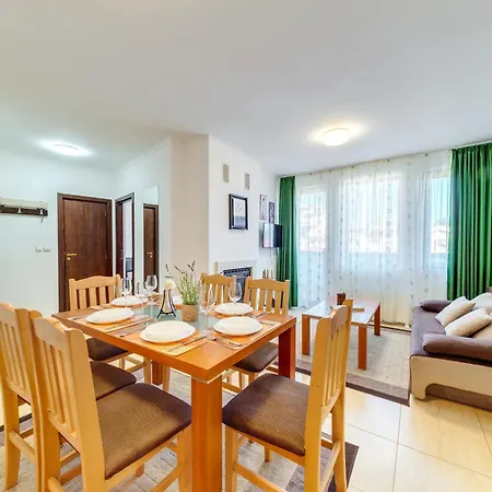 Apartment тристаен 1а17 гранд манастира Pamporowo