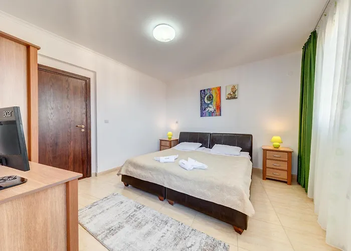 Апартаменты тристаен 1а17 гранд манастира *